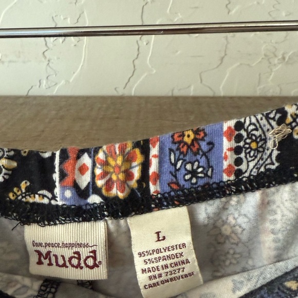 Mudd|Bohemian Patterned Flare Pants,mixed pattern•••Size LARGE,Beachy style - Picture 6 of 10